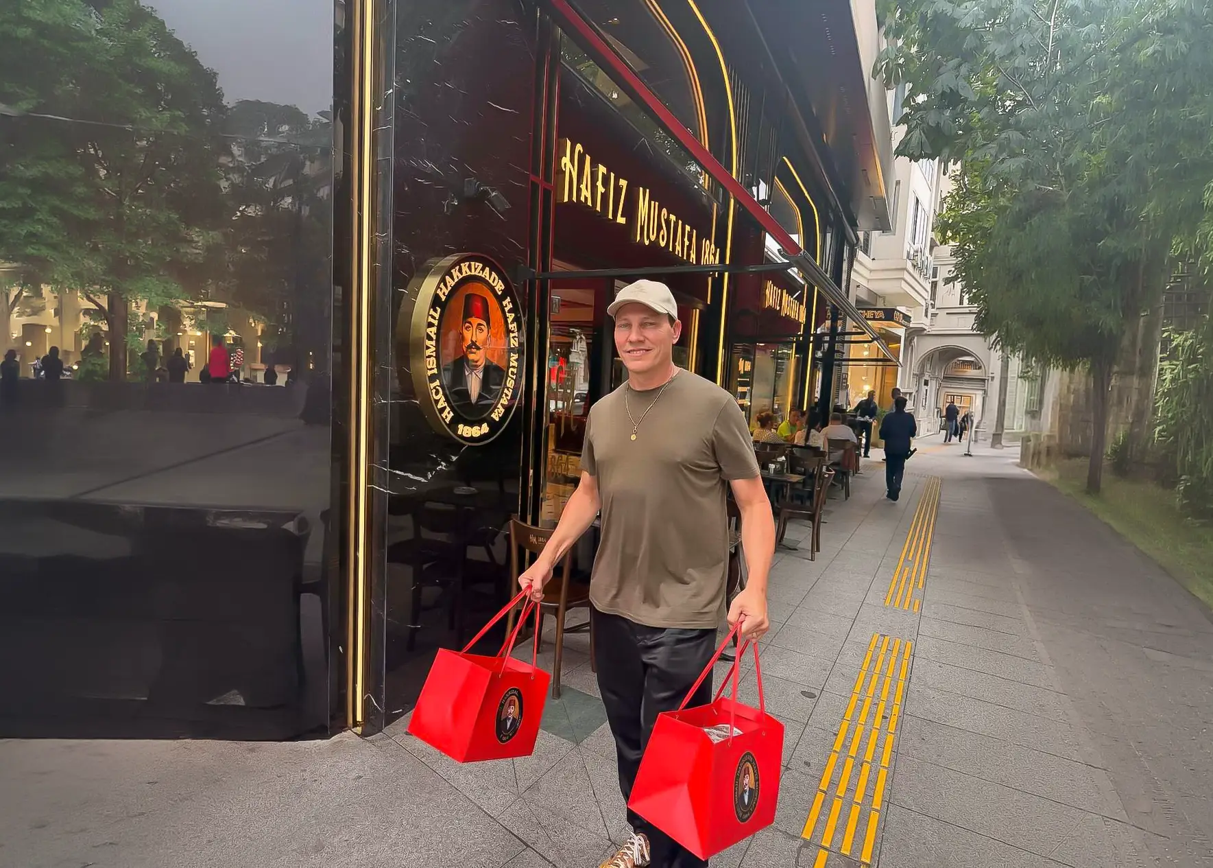 Tiësto Takes a Taste of Istanbul Home